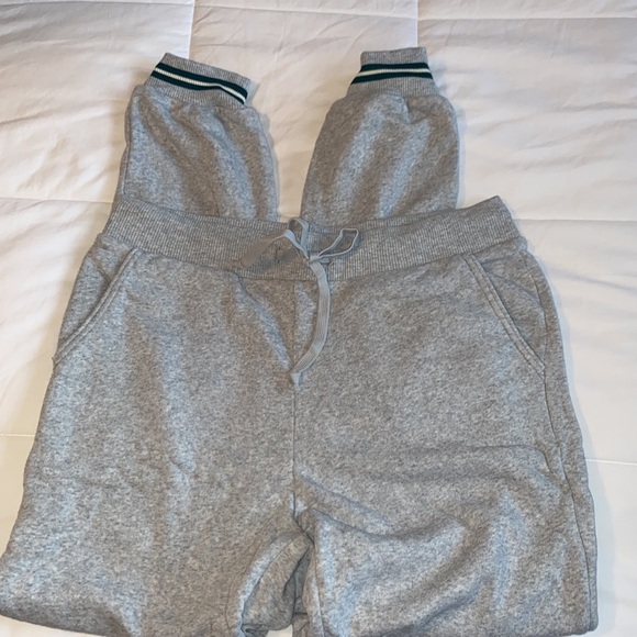 COZY LOUNGEWEAR NWT American Eagle Grey Joggers size M - Picture 2 of 3